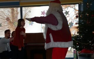 Der Weihnachtsmann zu Besuch in der Schule am Wedenhof